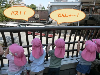 お散歩が大好きな子どもたち