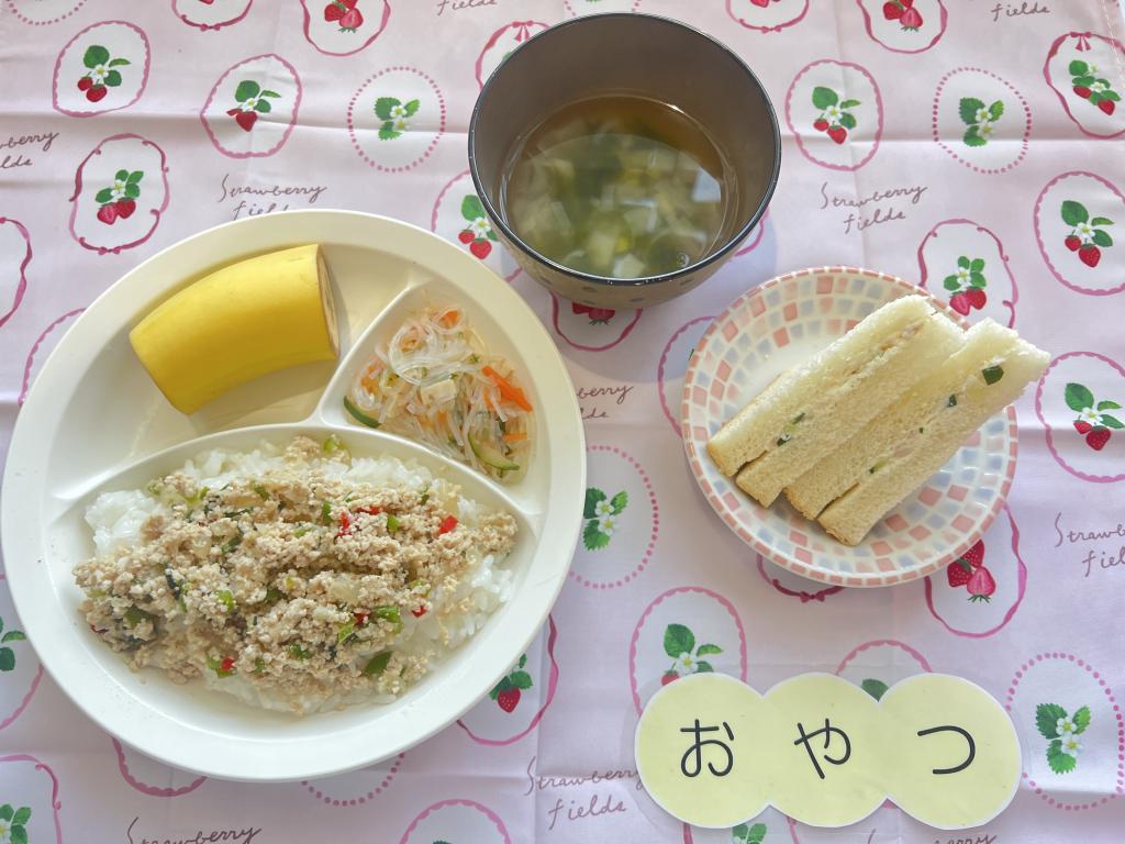 4/9 本日のお給食・おやつ