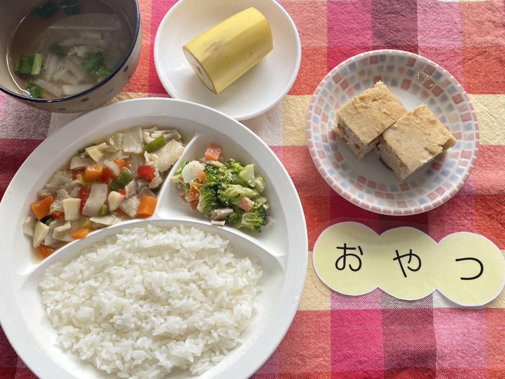 4/16 本日のお給食・おやつ