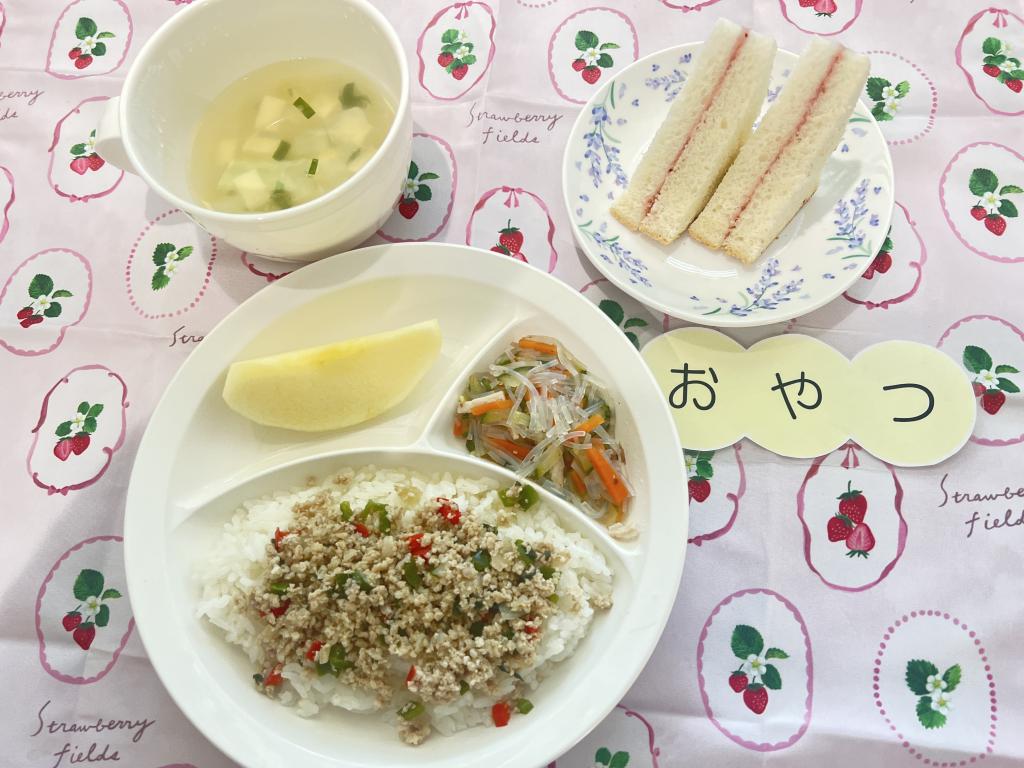本日のお給食・おやつ