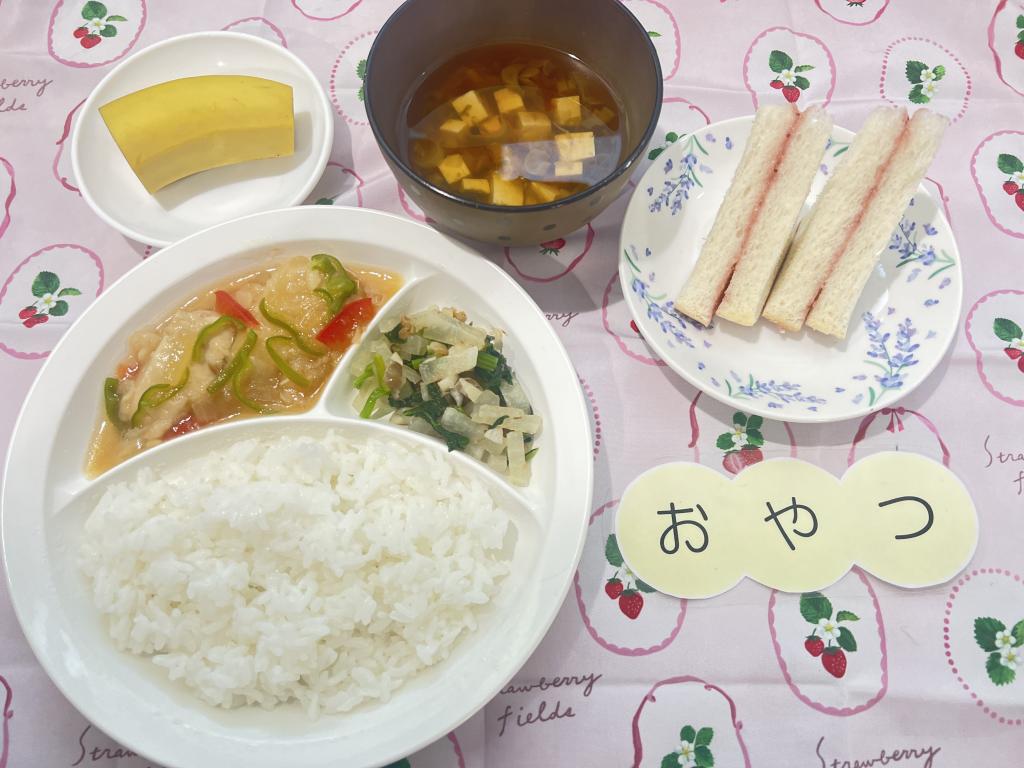 本日のお給食・おやつ