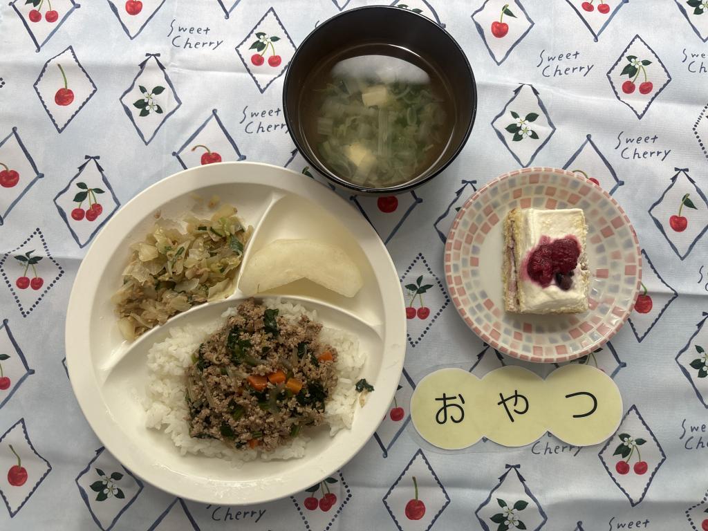 本日のお給食・おやつ