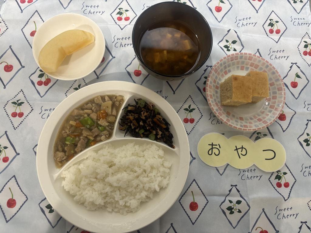 本日のお給食・おやつ