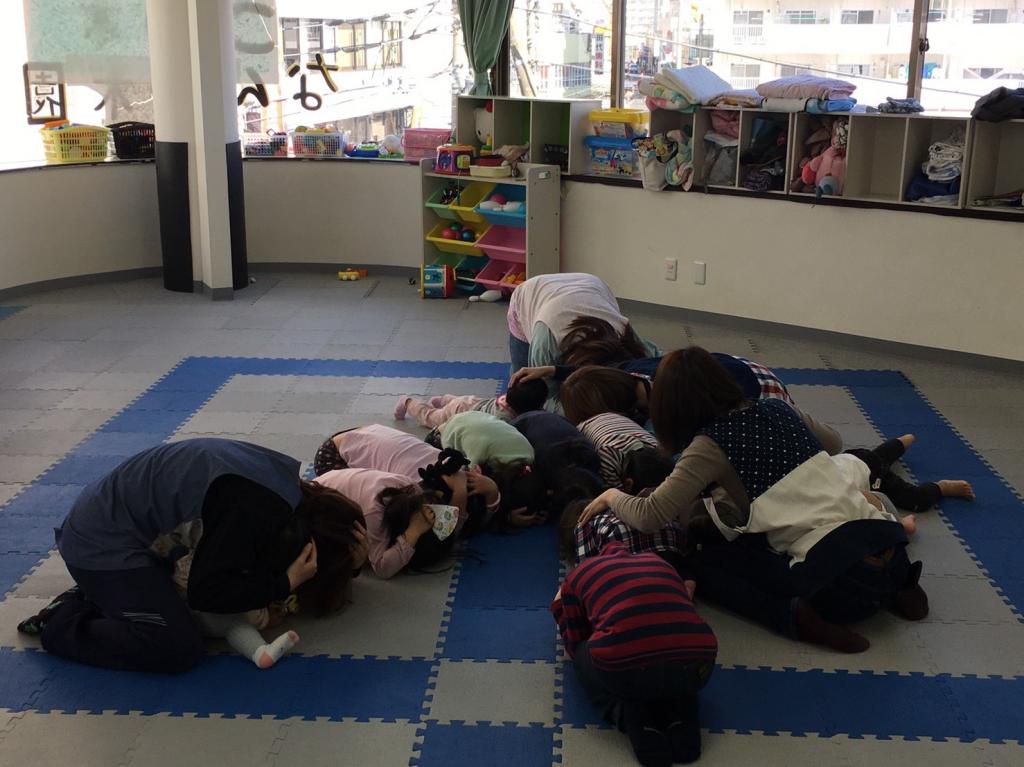 毎月、避難訓練をおこないます