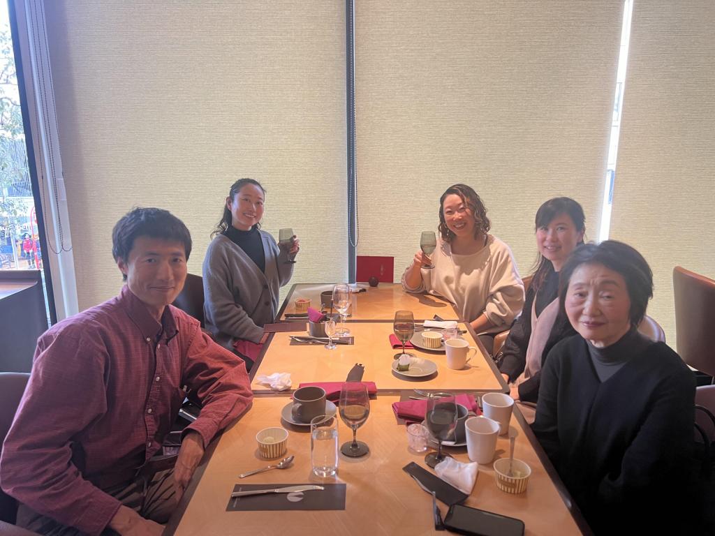 先生たちとの食事会の様子♪