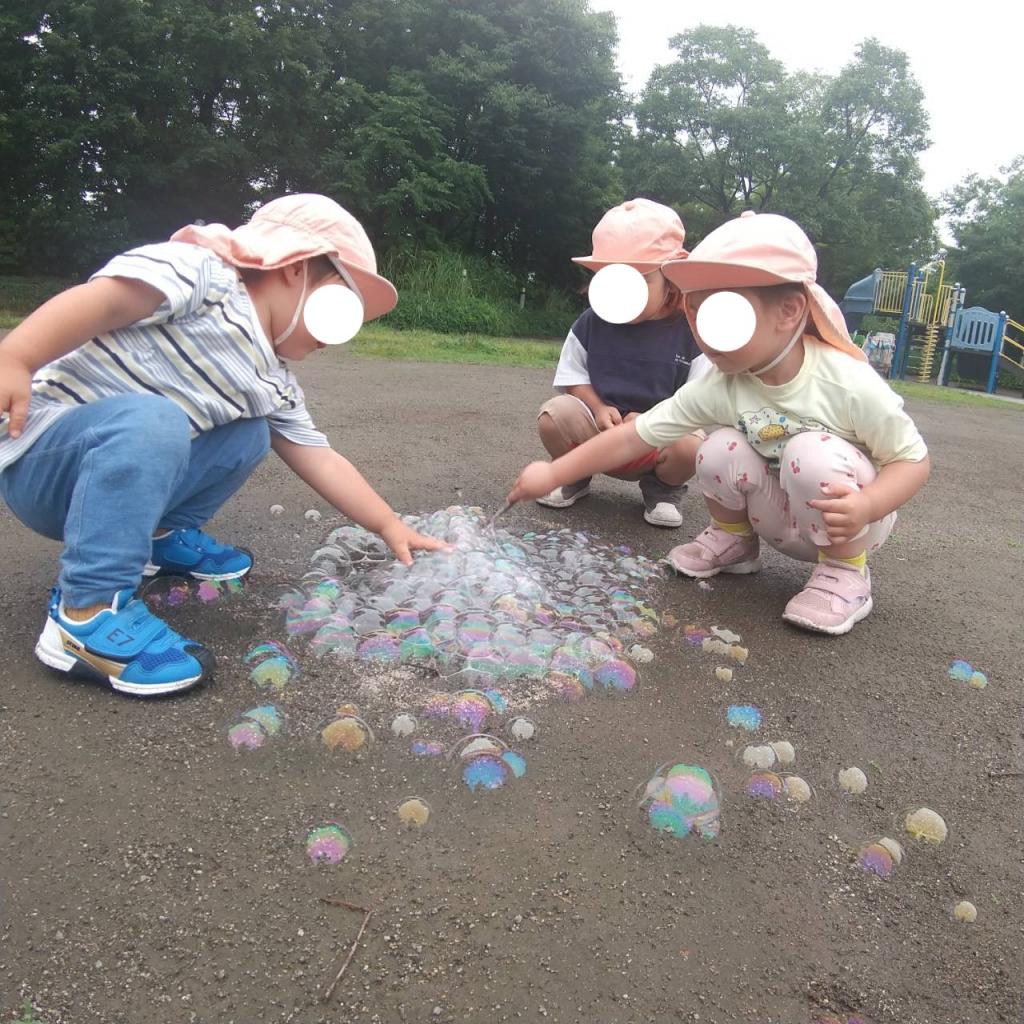 あらやしき公園でしゃぼん玉遊び
