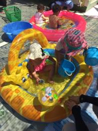 キリンさんとプールでお風呂(^^)/