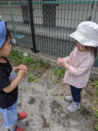 立川市人気の保育園　ベネチアンベイビーお散歩