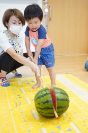 スイカ割りをしました