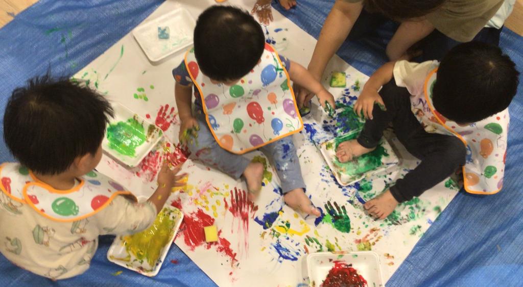 絵の具遊び