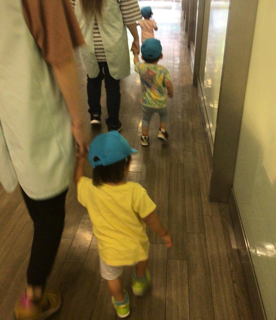 ビルの中をお散歩