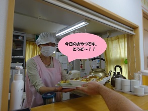 【子どもたちの大好きな給食・おやつ】